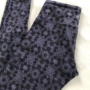 lululemon Wunder Under
Mini Prisma Nightfall Black purple grape sz 2